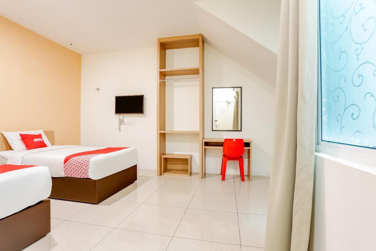 Oyo 89677 Sunflower Hotel Серембан Екстериор снимка