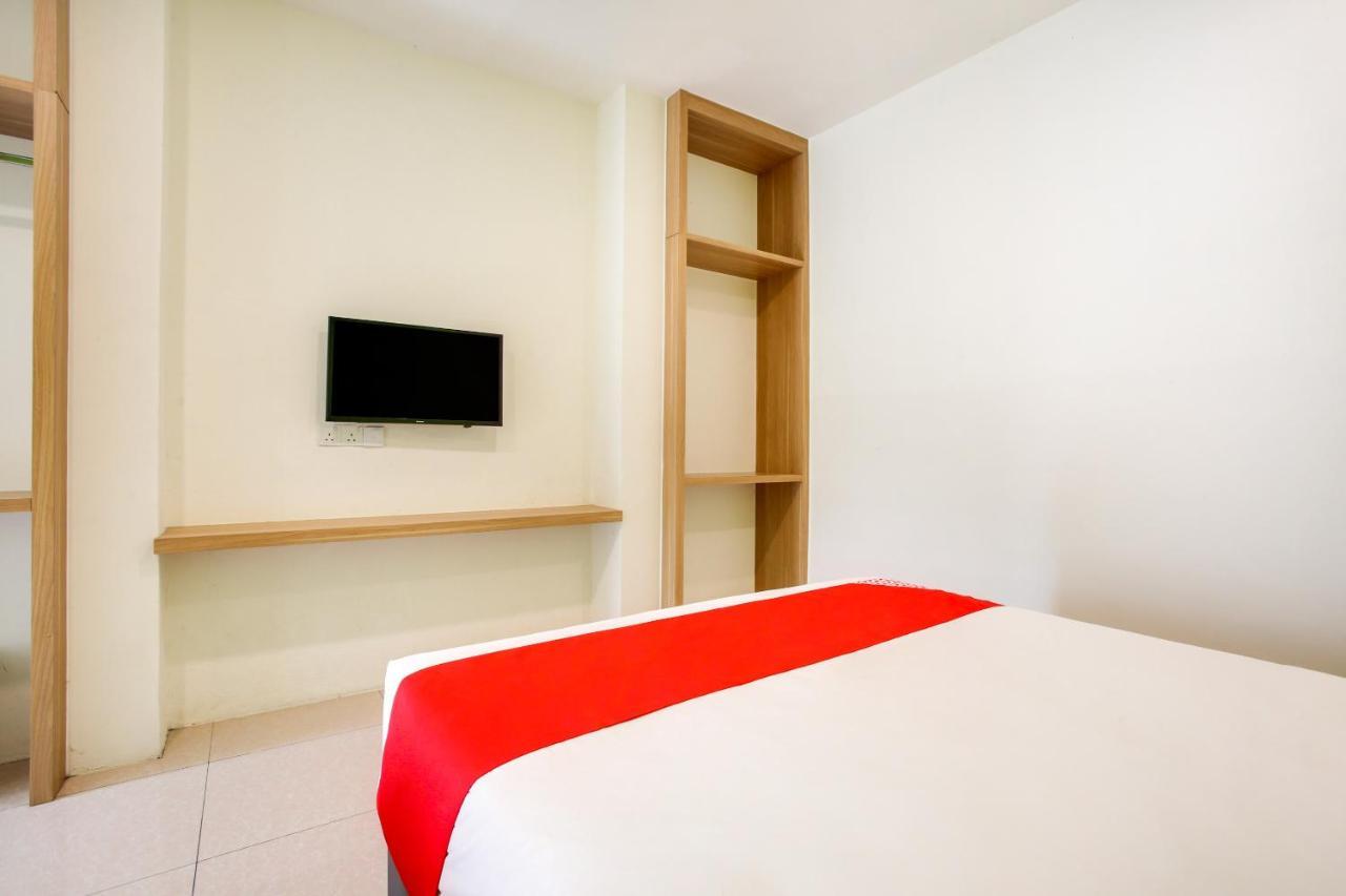 Oyo 89677 Sunflower Hotel Серембан Екстериор снимка
