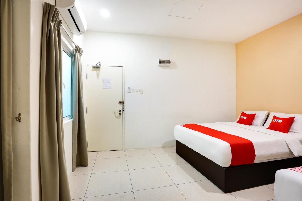 Oyo 89677 Sunflower Hotel Серембан Екстериор снимка