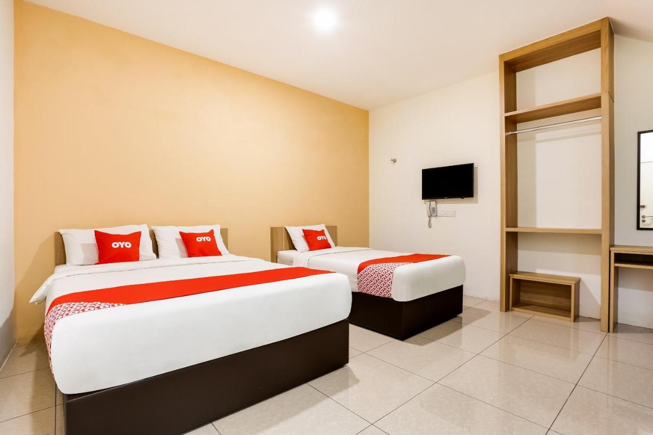 Oyo 89677 Sunflower Hotel Серембан Екстериор снимка