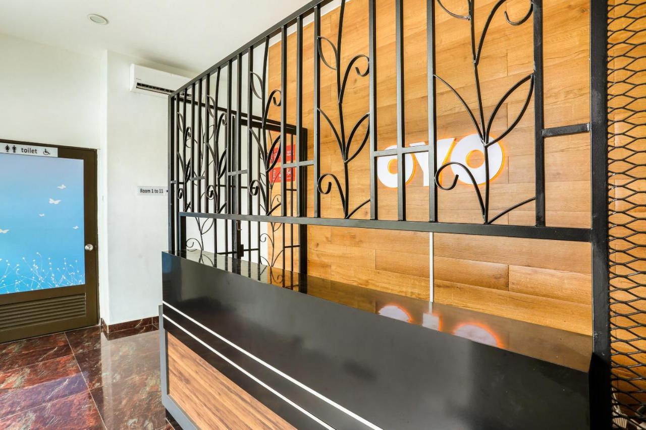 Oyo 89677 Sunflower Hotel Серембан Екстериор снимка