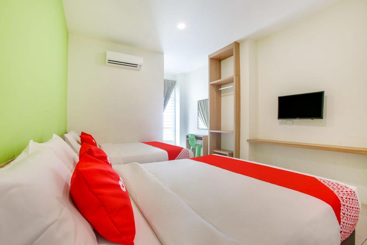 Oyo 89677 Sunflower Hotel Серембан Екстериор снимка