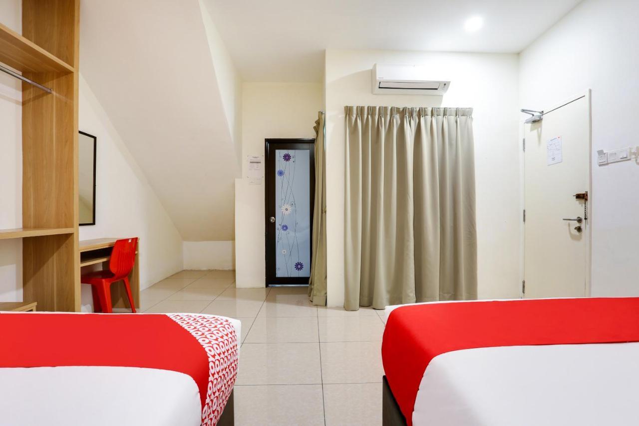 Oyo 89677 Sunflower Hotel Серембан Екстериор снимка