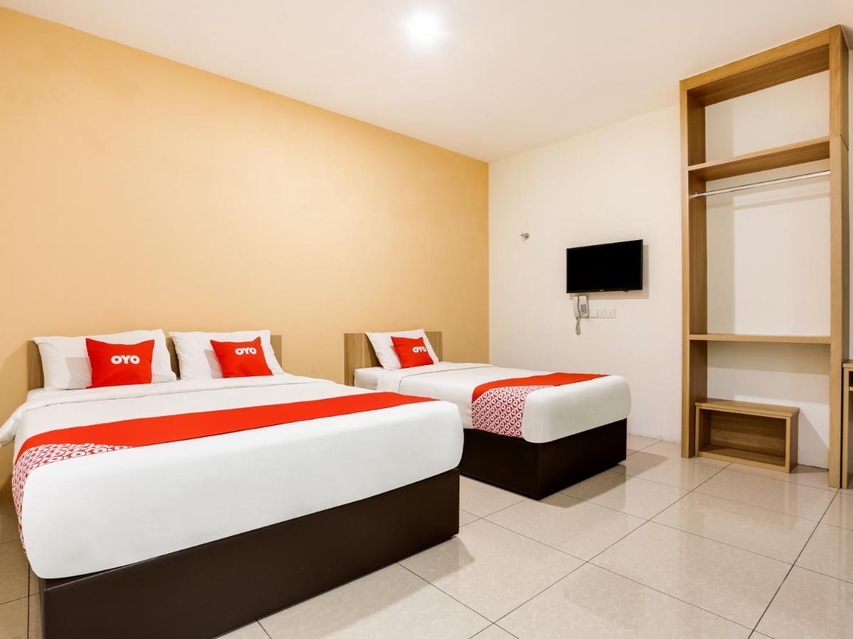 Oyo 89677 Sunflower Hotel Серембан Екстериор снимка