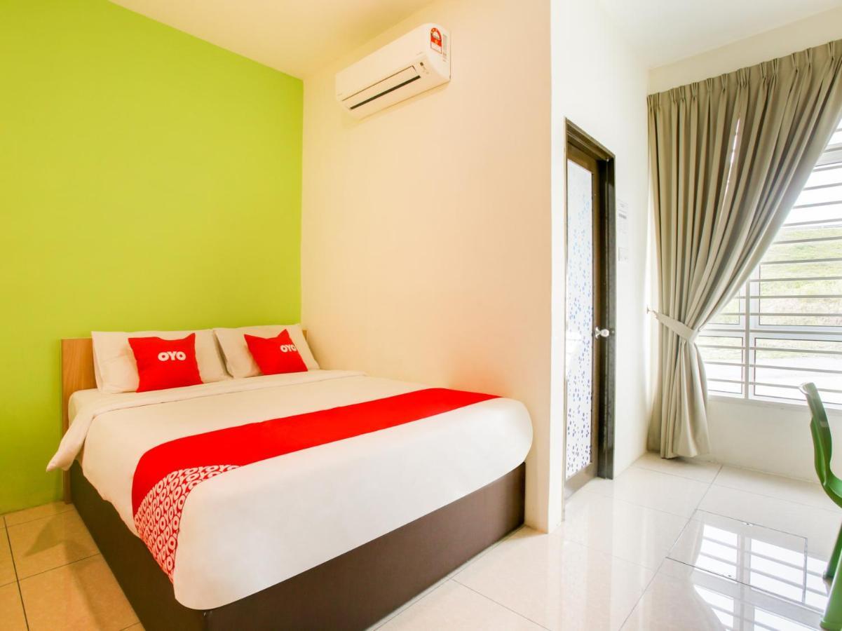 Oyo 89677 Sunflower Hotel Серембан Екстериор снимка